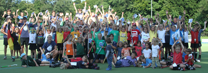 Allesamt Sieger: die Teilnehmer des Hockey-Sommercamp 2012 im 1. Hanauer THC e.V.
